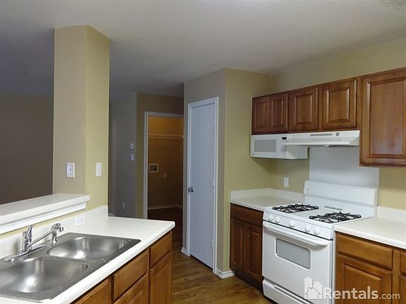 5th image of 215 Outfitter Dr
