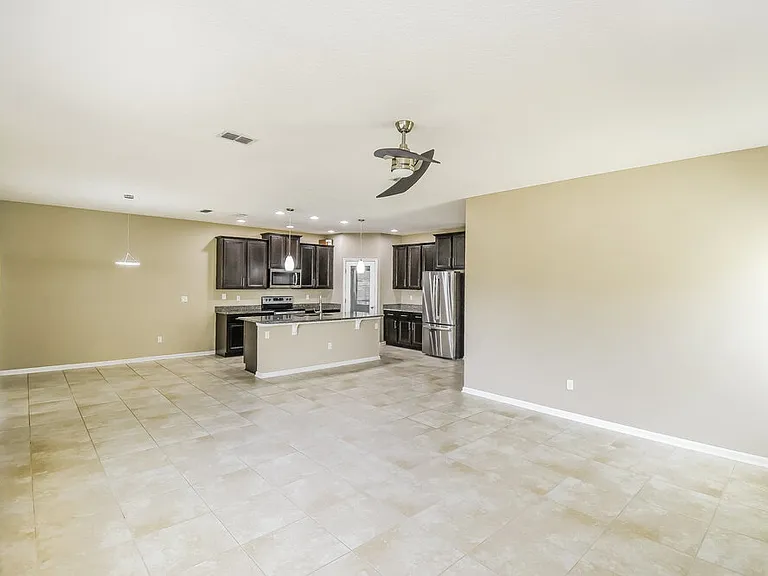 918 Glendale Ln — Photo 6