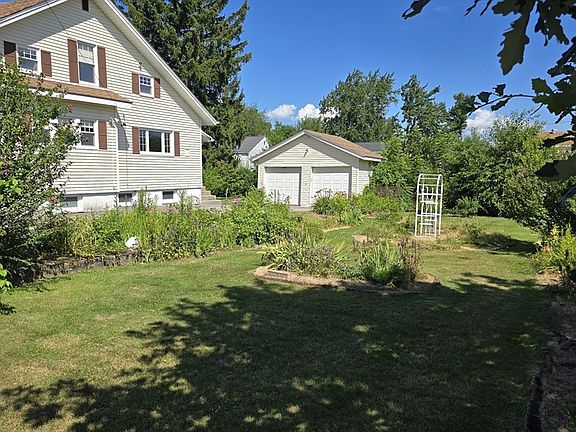 3rd image of 21 Arbutus Rd