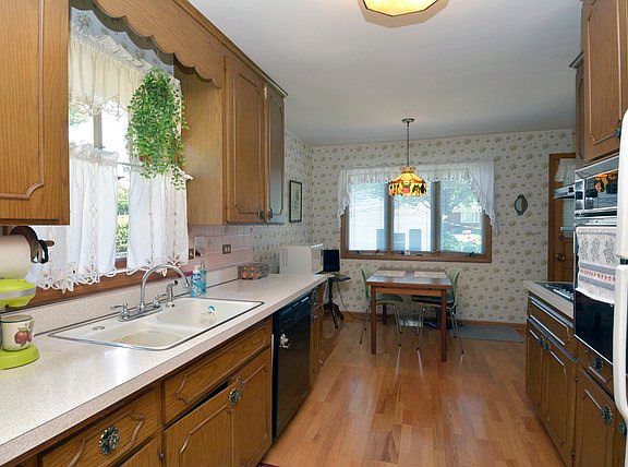 5th image of 207 S Waterman Ave