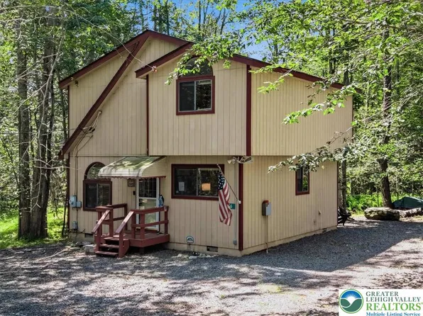 456 Maxatawny Dr, Pocono Lake, PA 18347