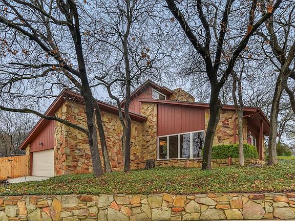 2nd image of 1701 Indian Oaks Ct