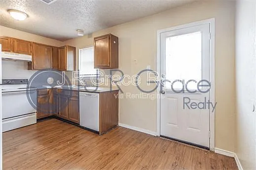 5935 Shadydell Dr — Photo 12