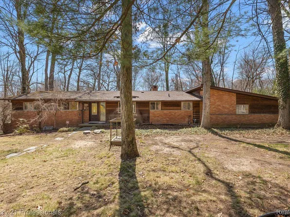 7300 Kingswood Dr, Bloomfield Hills, MI 48301