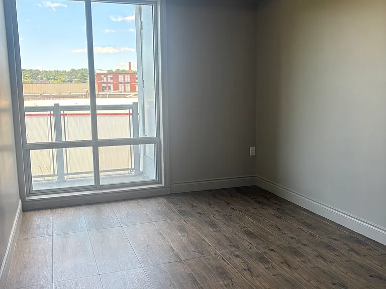 95 Barrie Rd — Photo 10