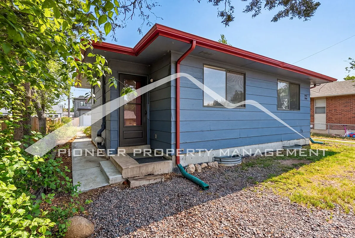 Building Photo - 2902 W Short Pl