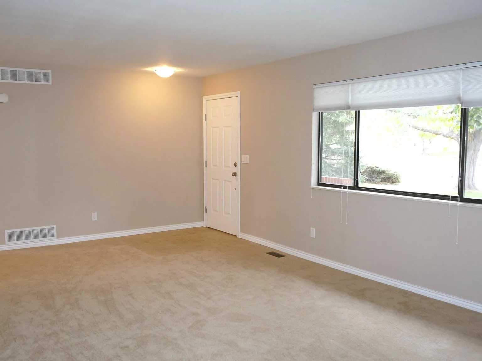 3 bed, 2984 sqft, $2,975 — Photo 4