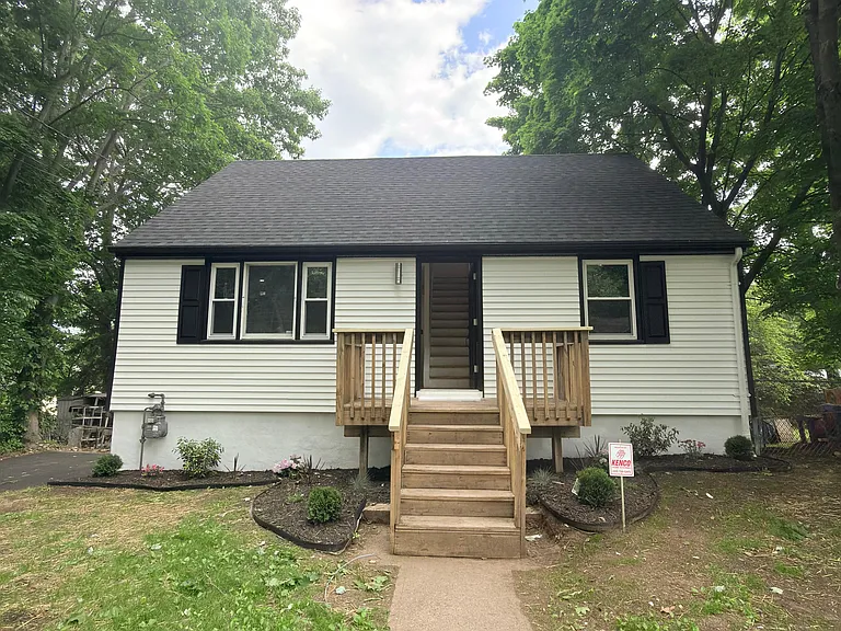 675 Platt St — Photo 9