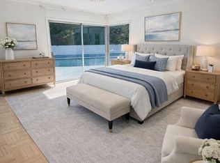 936 Chantilly Rd, Los Angeles, CA 90077