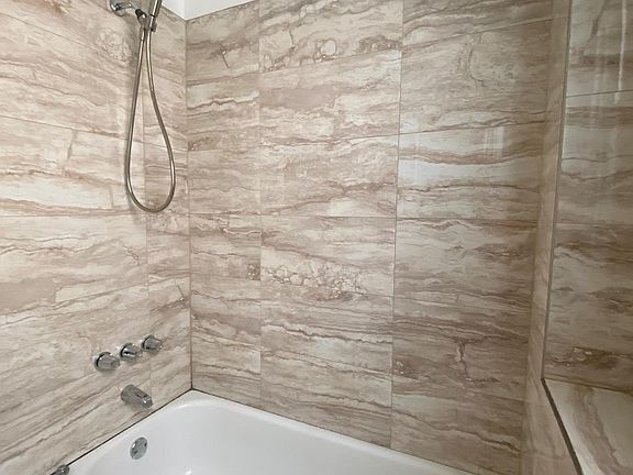 4th image of 2637 N Sacramento Ave #2
