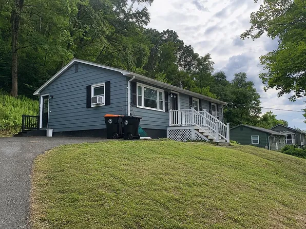 35 Ludlow Rd, South Hadley, MA 01075