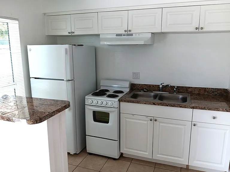 885 Beltrees St #7 — Photo 4