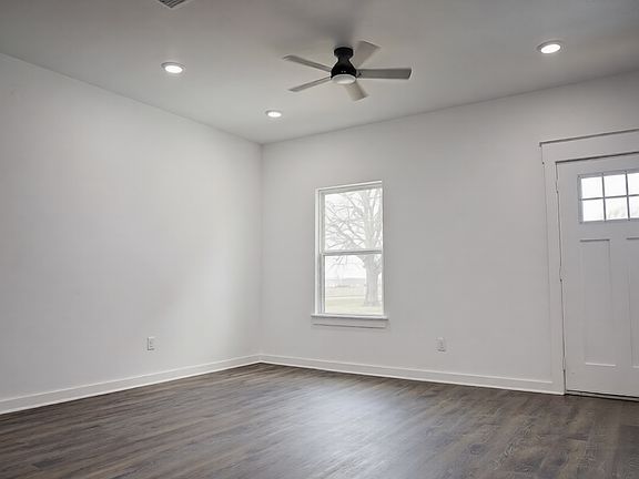 3rd image of 124 Blanche Unit 124