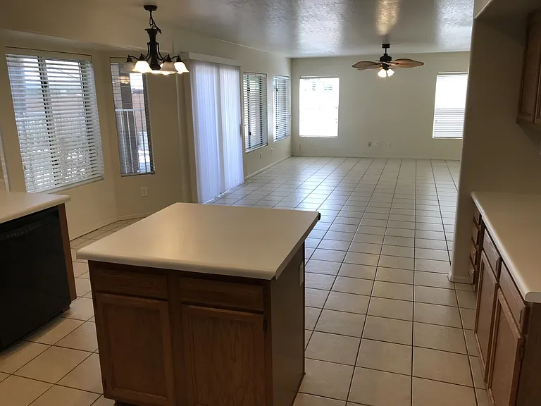 1710 W Houston Ave — Photo 11