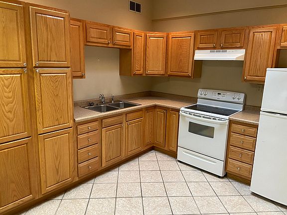 3rd image of 305 E Chestnut St APT B