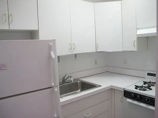 Rented by 18 REALTY | media 15