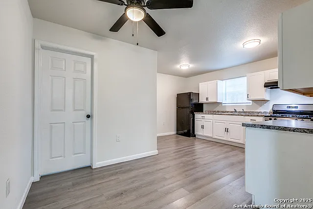 415 Elmwood Dr #B — Photo 24
