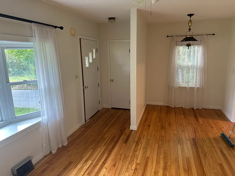 165 Wallens St — Photo 4