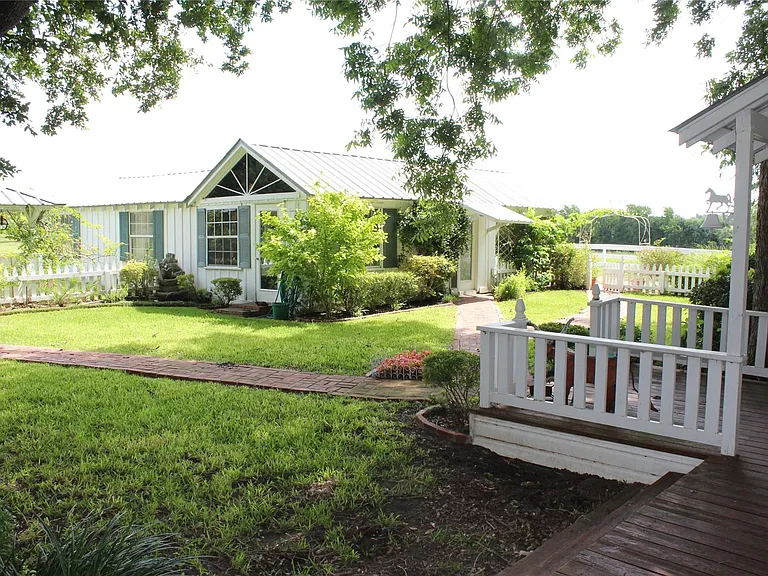 14808 Whitman Rd — Photo 16