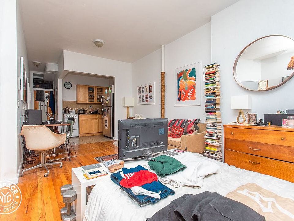 2nd image of 518 Willoughby Ave #2AA