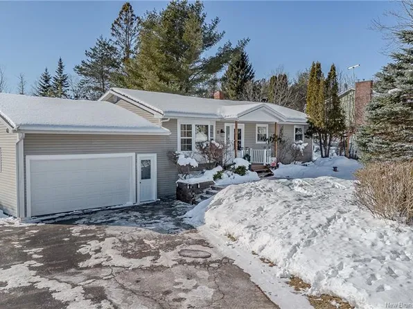 8 Valleyview Dr, Quispamsis, NB E2E 1N1