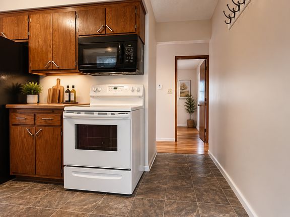 5th image of 1597 Margaret St
