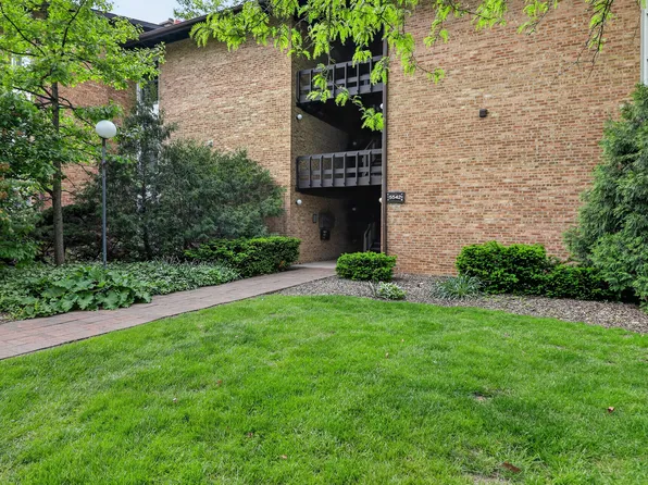 5542 E Lake Dr #74-E, Lisle, IL 60532