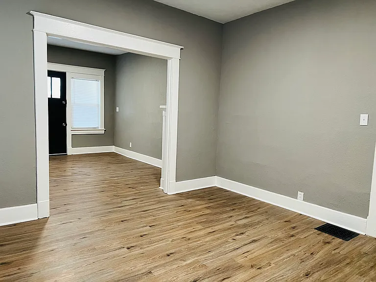 825 S 36th St — Photo 6