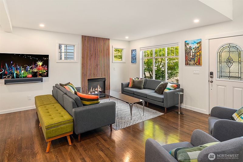 3rd image of 5712 17th Avenue NW