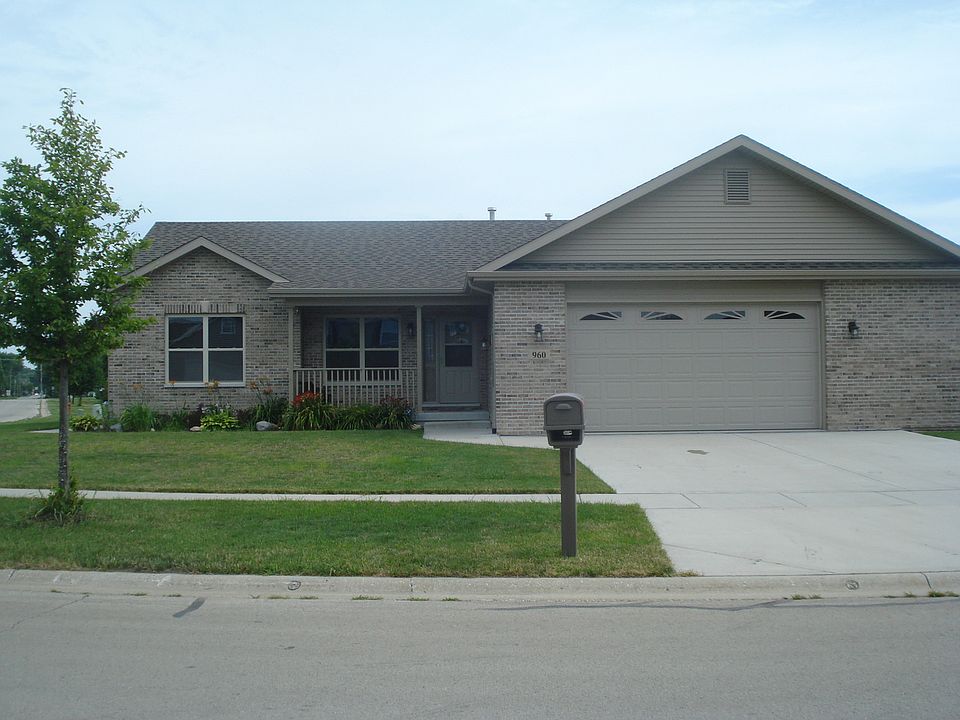 1st image of 960 S Foxgrove Dr