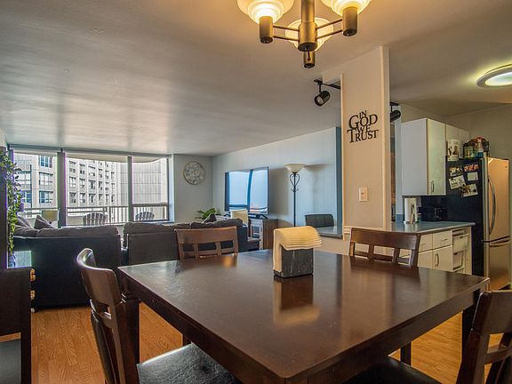 3rd image of 3930 N Pine Grove Ave APT 1115