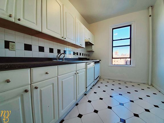 4th image of 325 1st St APT D6