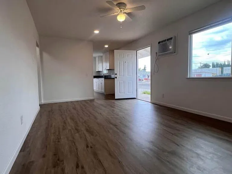 456 B St #13 — Photo 9