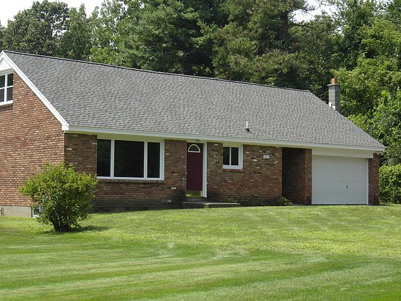 Quiet residential setting close to Crossgates Mall and Stuyvesant Plaza! Convenient to I-87 and I-90 thoroughfares.
