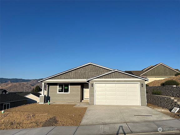 2nd image of 956 N Macaw Avenue