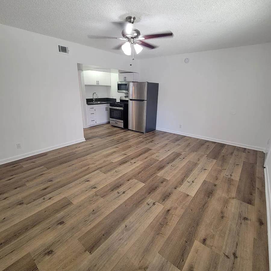 Lawndale 1 Bedroom Apartment Available — Photo 1