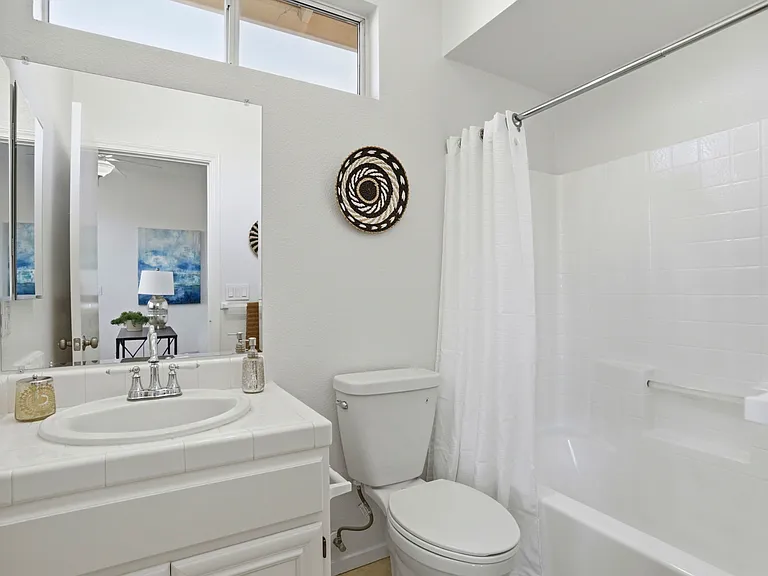 558 Manhattan Pl — Photo 28