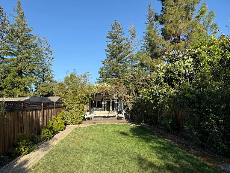 640 N San Antonio Rd — Photo 17
