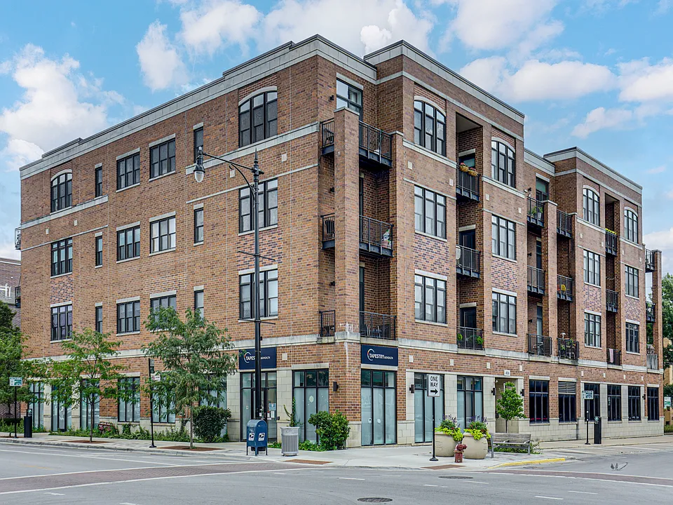 4755 N Washtenaw Ave #209