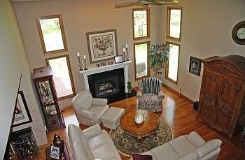 5th image of 380 Clint Ct