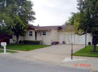 412 S Berry Pine Rd, Rapid City, SD 57702