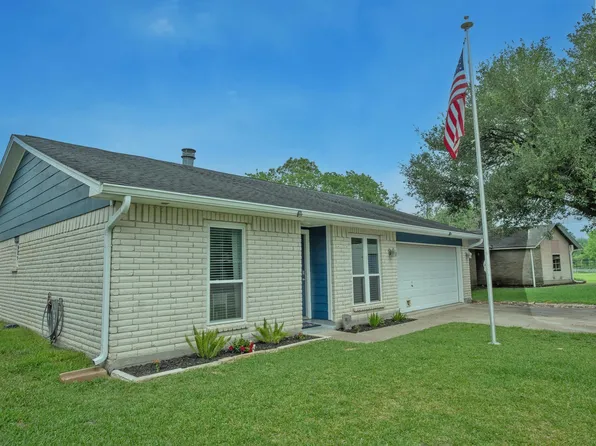 10 Wagon Lane Loop, Angleton, TX 77515