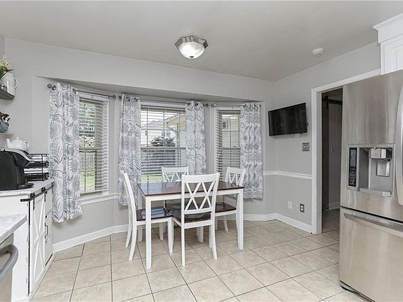 3rd image of 5248 Fairfield Blvd