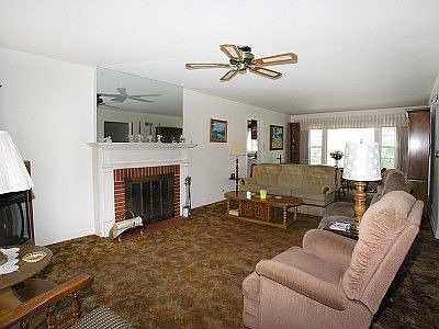 3rd image of 739 Robinhood Ln