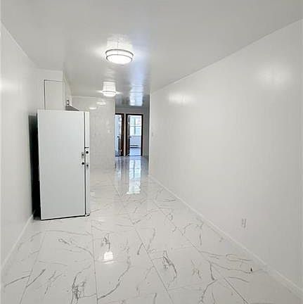 4th image of 141 Bay 47 St