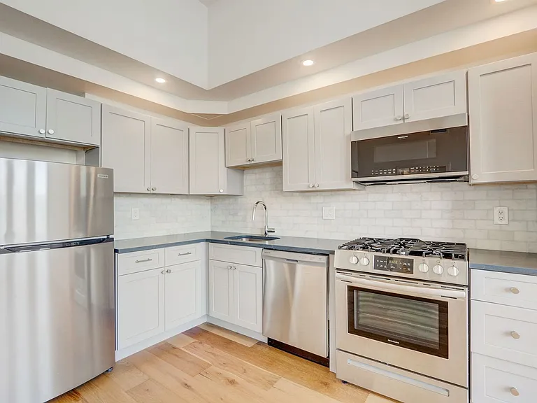 Franklin House Apartments — Photo 46