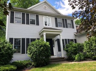 25 Timber Ln, Glenmont, NY 12077