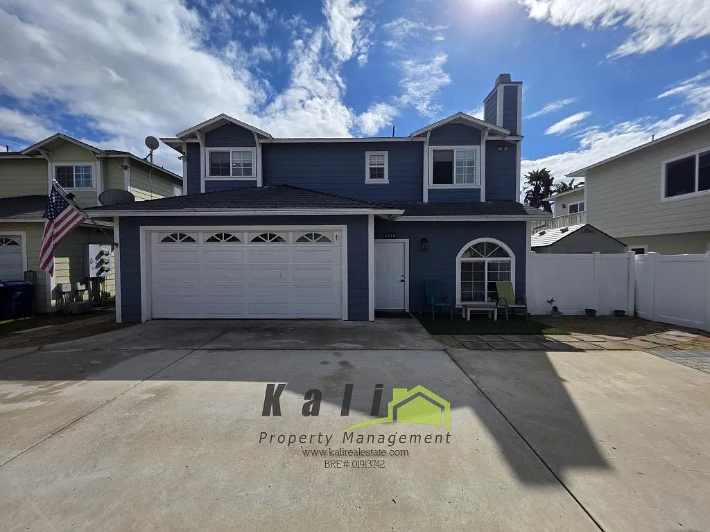 570 Emory St #A — Photo 2