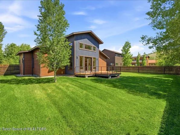 3052 Whitehouse Dr, Jackson, WY 83001