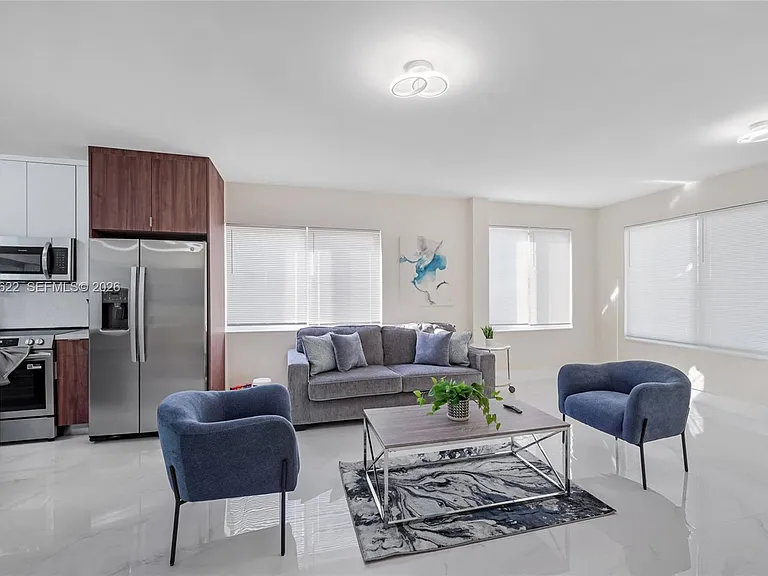 1021 NE 3rd Ave — Photo 6